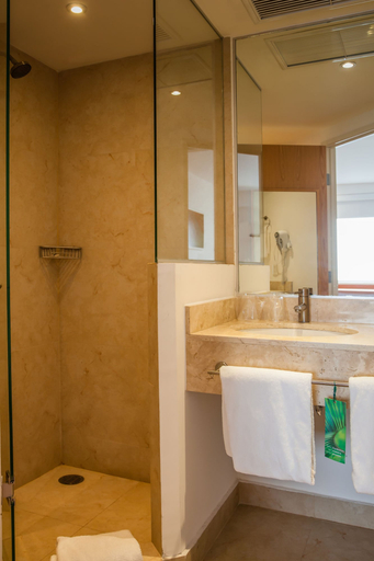 Bathroom 4, One Monclova, Monclova