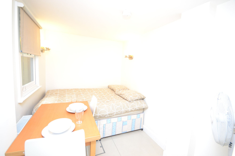 Bedroom 3, SS Property Hub - Large apartment near Hyde Park, London
