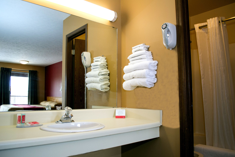 Bathroom 4, Super 8 by Wyndham Sandusky, Erie