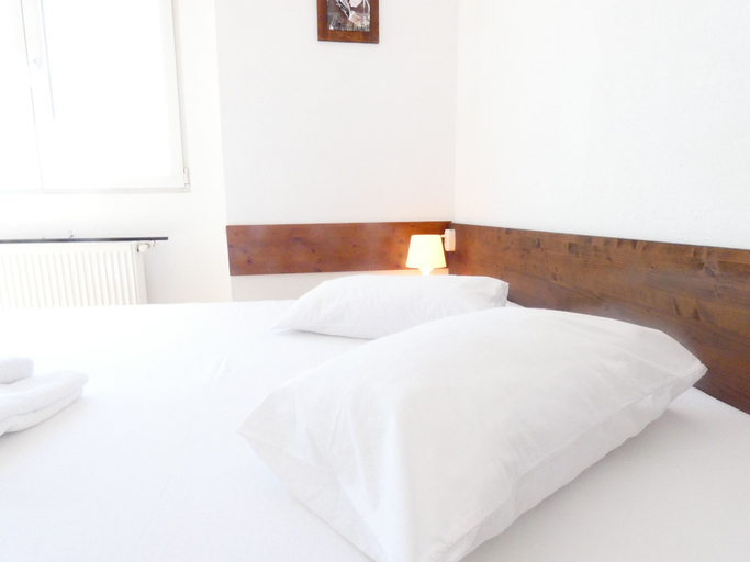 Bedroom 4, Taxi Hostel, Otopeni