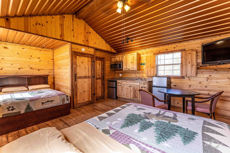 Bedroom 1, Elite Cabins and RV Park, Howard