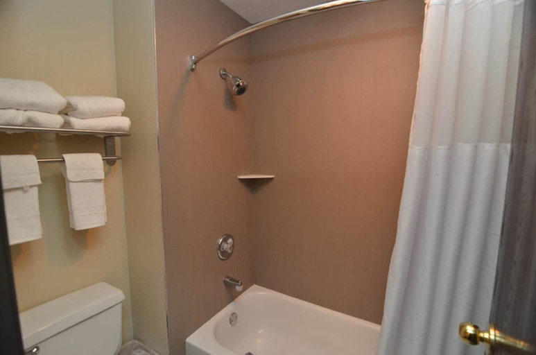 Bathroom 4, Super 8 by Wyndham Altoona, Polk