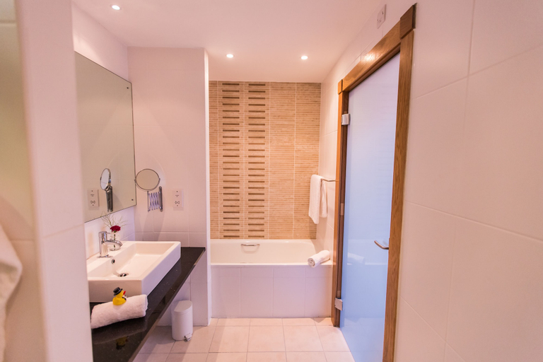 Bathroom 5, Stormont Hotel, Belfast