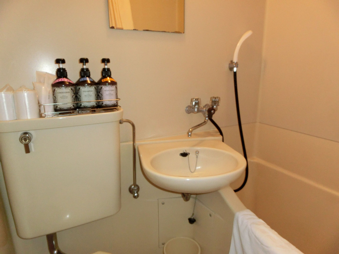 Bathroom 16