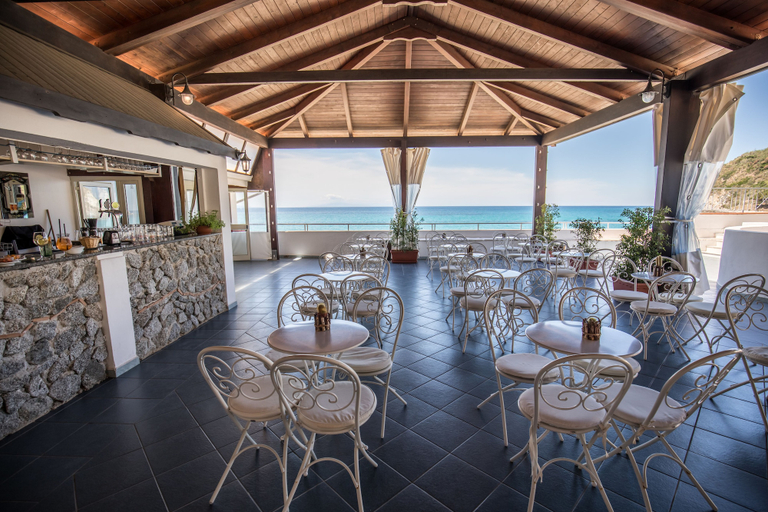 Food & Drinks 5, Villaggio Baia d'Ercole, Vibo Valentia