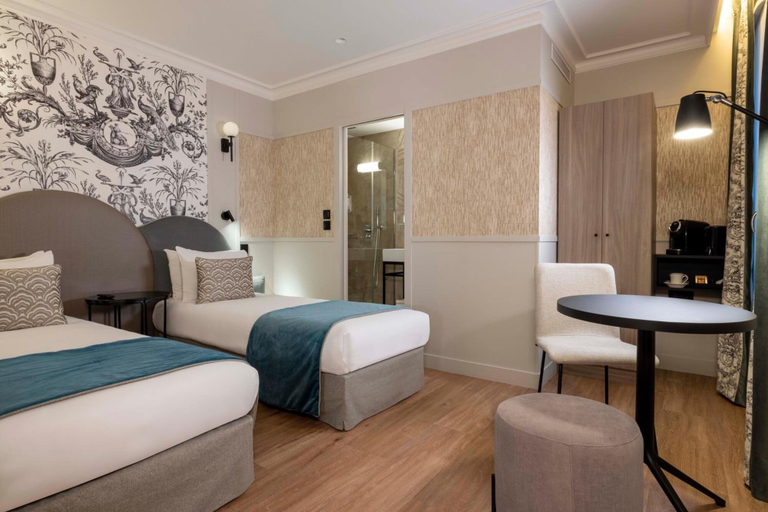 Bedroom 4, Grand Hotel Leveque, Paris