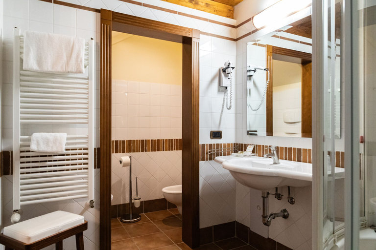 Bathroom 5, Hotel Villa Venus, Salerno
