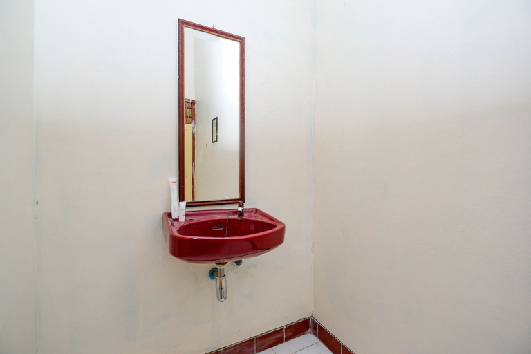 Bathroom 3, OYO Capital O 1808 New Bandungan Indah, Semarang