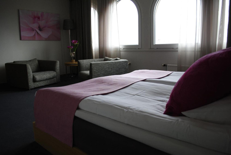 Bedroom 2, Kumla Hotel, Kumla
