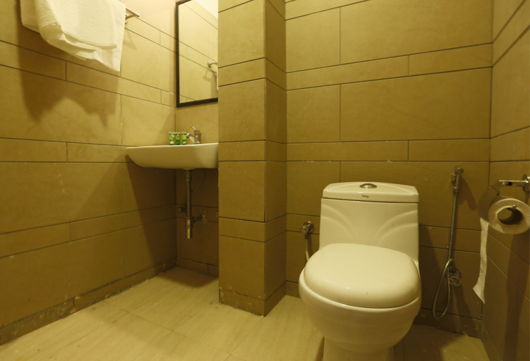 Bathroom 5, Hotel Airport City, Delhi