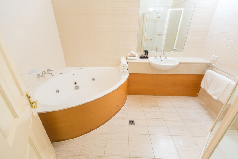 Bathroom 4, Strahan Village, West Coast