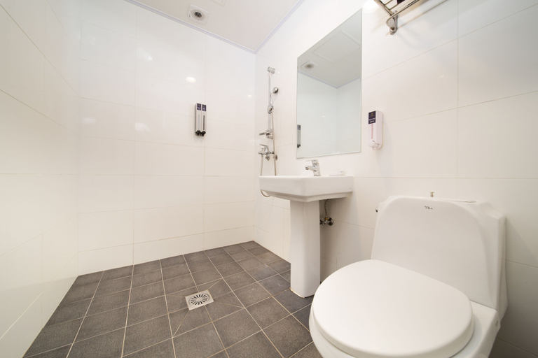 Bathroom 5, Amoureux, Jeju