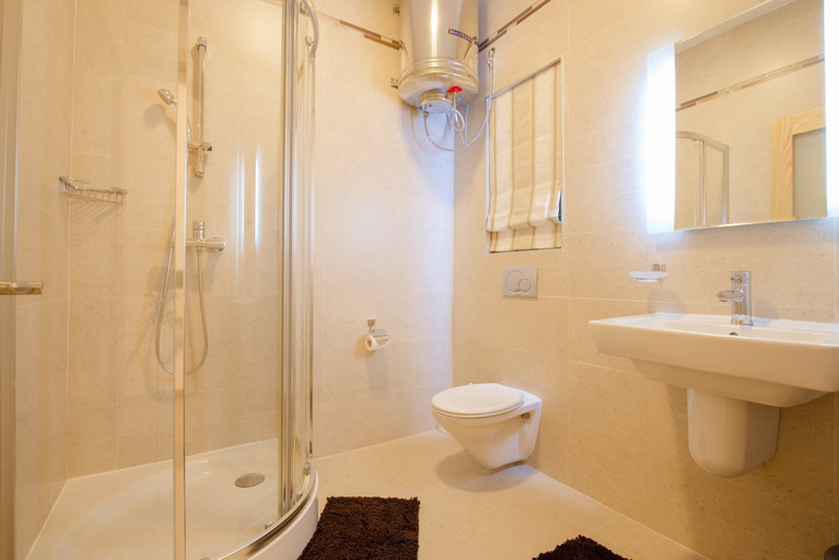 Bathroom 4, Seafront Luxury Apartment, Pool and Great Location