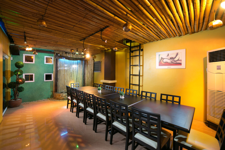 Food & Drinks 5, 950 Condotel, Mabalacat