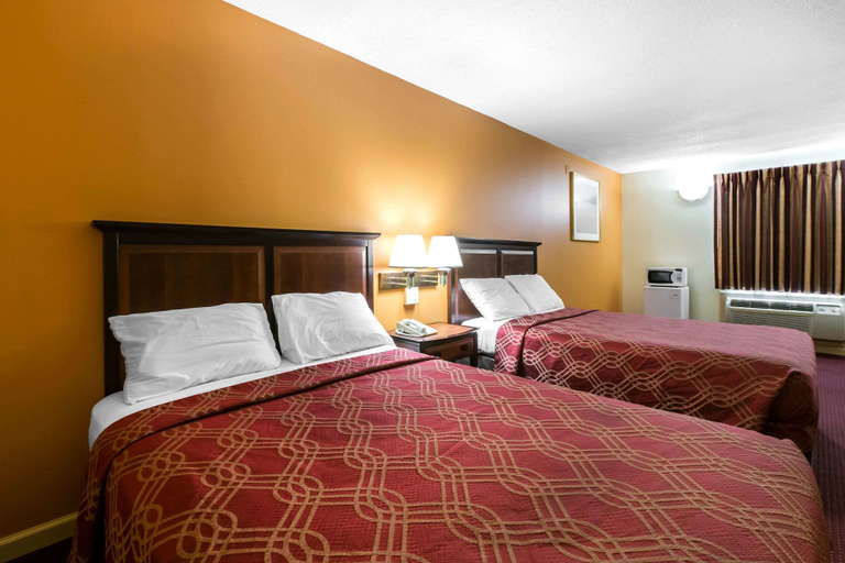 Bedroom 3, Econo Lodge At Six Flags, Cobb