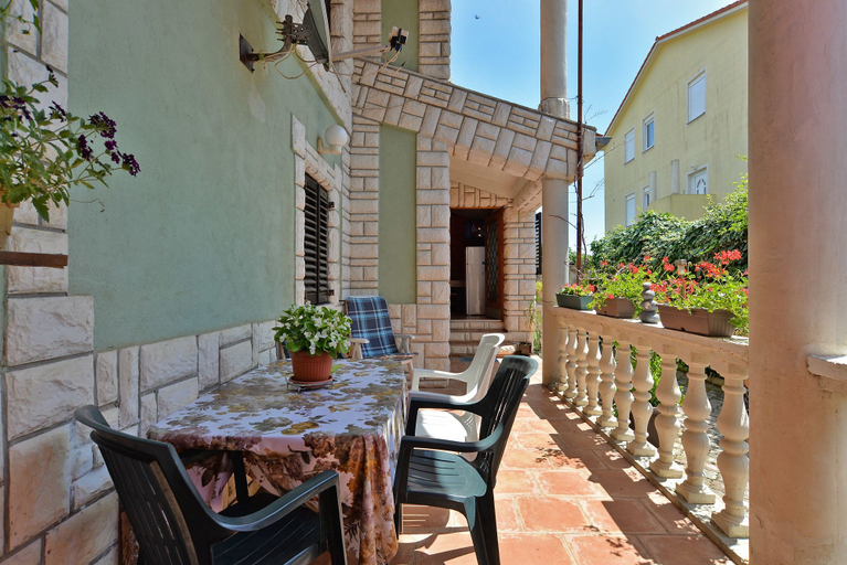 Others 5, Apartment 498, Medulin