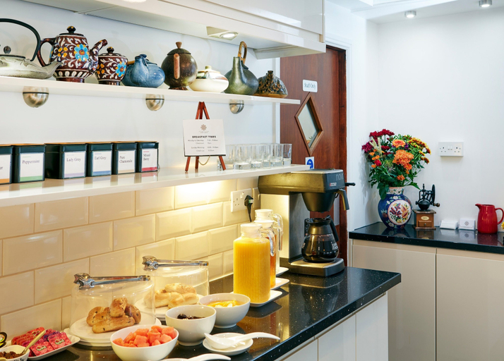 Food & Drinks 5, Conifers Guest House, Oxfordshire