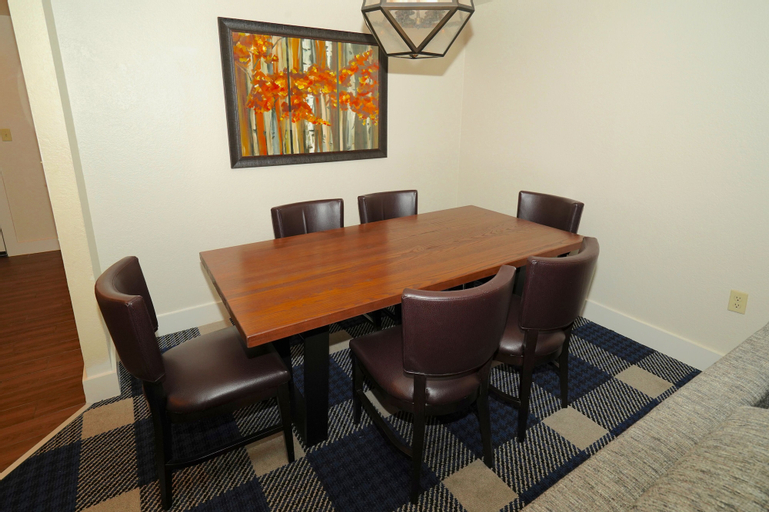 Dining Room 6