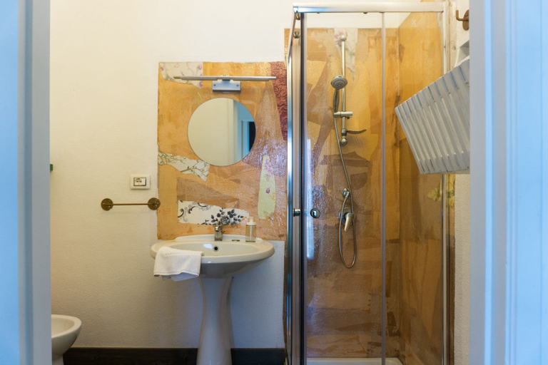 Bathroom 5, Kartè, Catania