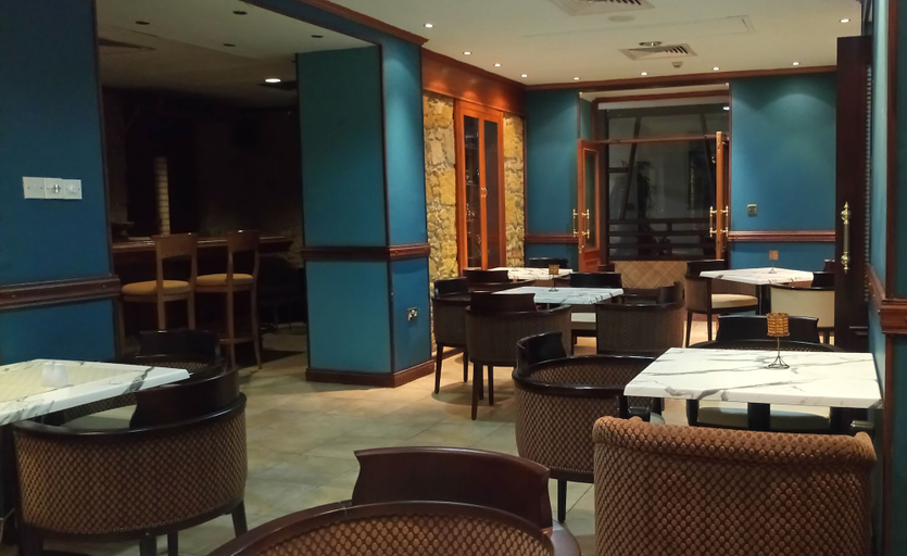 Food & Drinks 5, Castelli Hotel