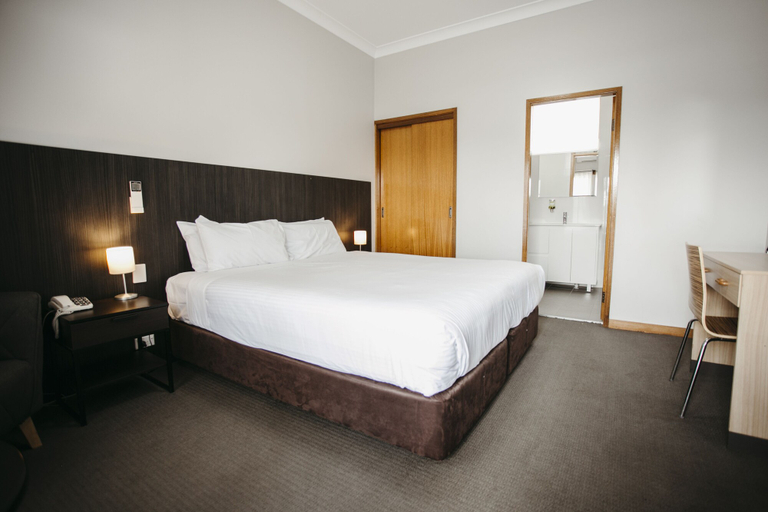 Bedroom 2, Colonial Motel Richmond, Hawkesbury