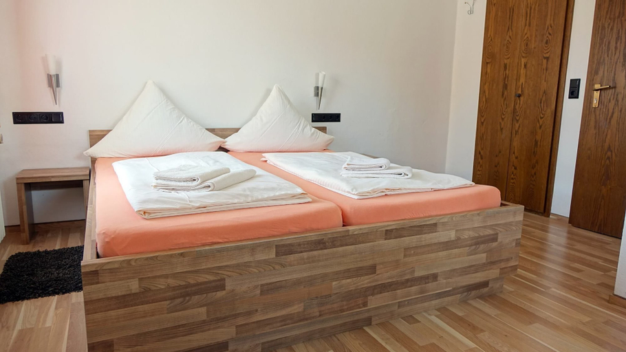 Bedroom 3, Landhotel Bodensee, Konstanz