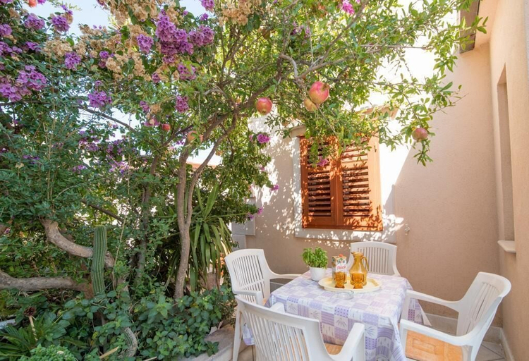 Others 5, Apartments Longo, Supetar