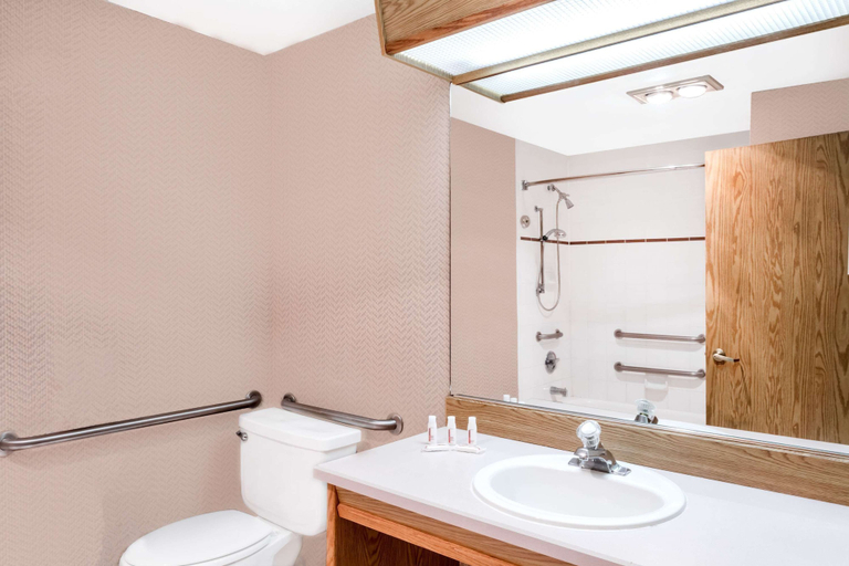 Bathroom 4, Days Inn & Suites by Wyndham Kanab, Kane