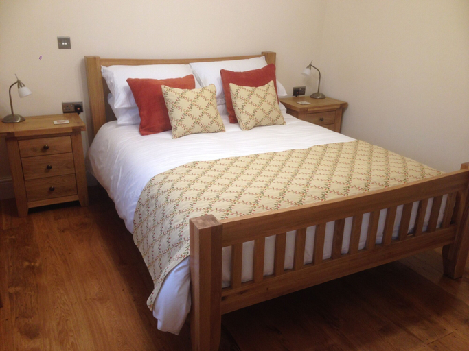 Bedroom 2, Pontyclerc Farm House B&B, Carmarthenshire
