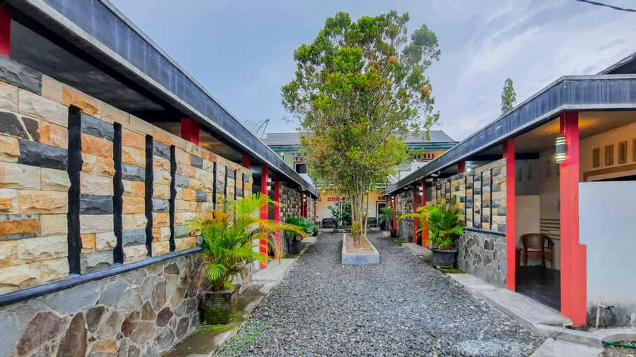 Exterior & Views 2, Wisma Malawen Palangkaraya Mitra RedDoorz, Palangkaraya
