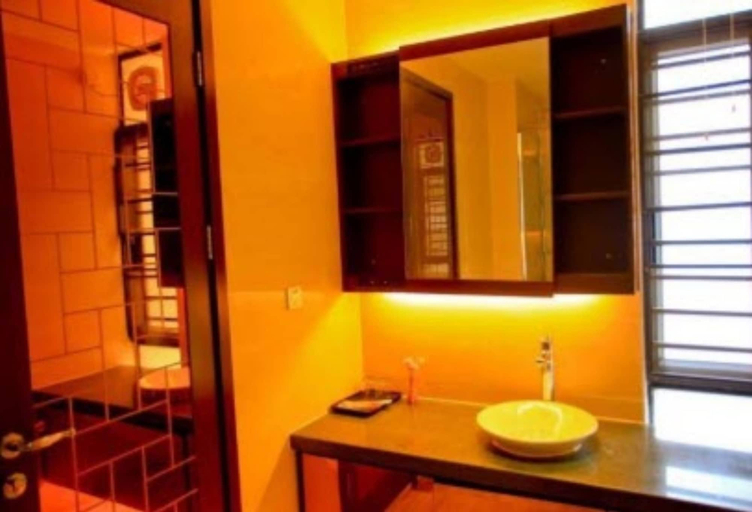 Bathroom, Moon River Villa No 4, Guangzhou