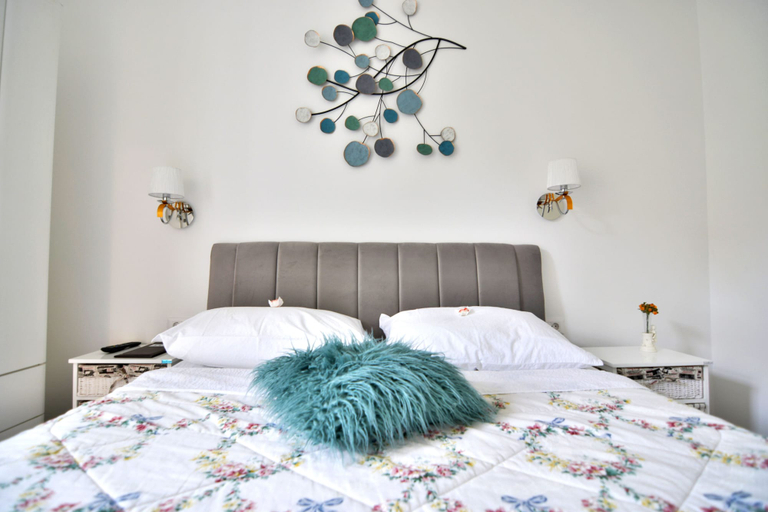 Bedroom 3, Greystar & Bluestar, Split