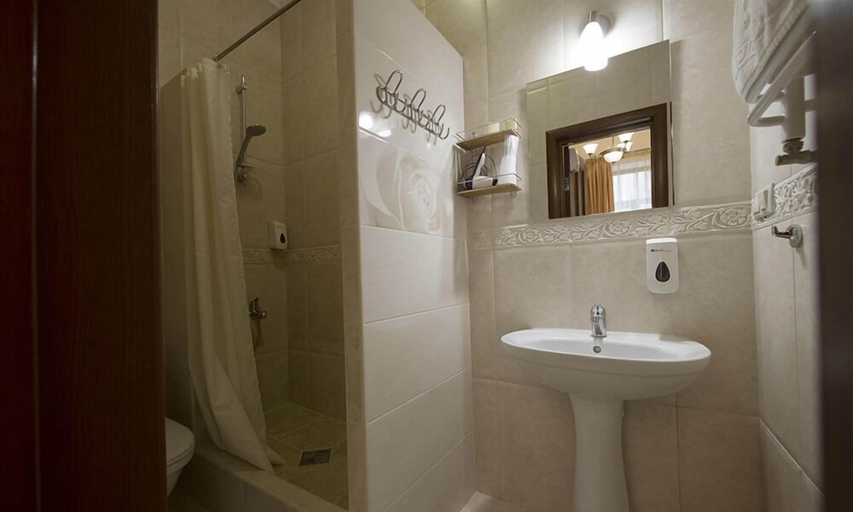 Bathroom 3, Apart Hotel Na Dobu, L'vivs'ka