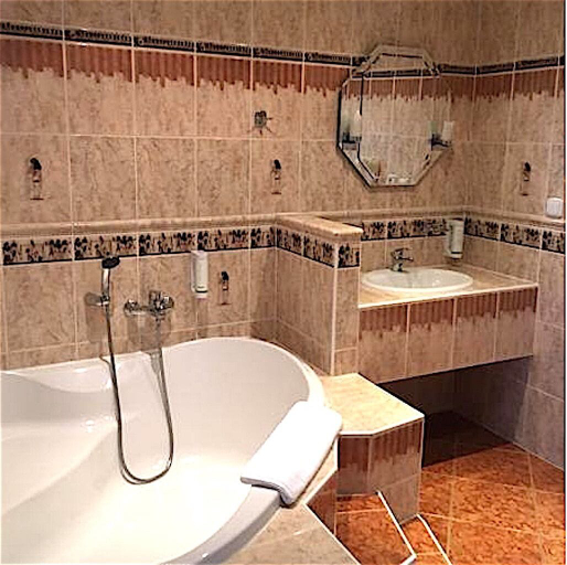 Bathroom 3, Hotel Klarinn, Praha 6