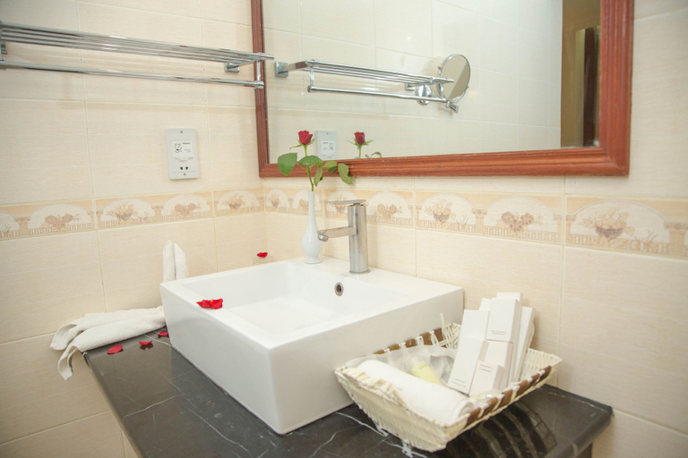 Bathroom 5, Palace Hotel Arusha, Arusha Urban