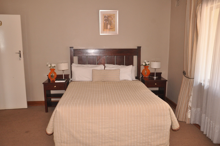Bedroom 4, Coghlan Villa Guest House, Harare