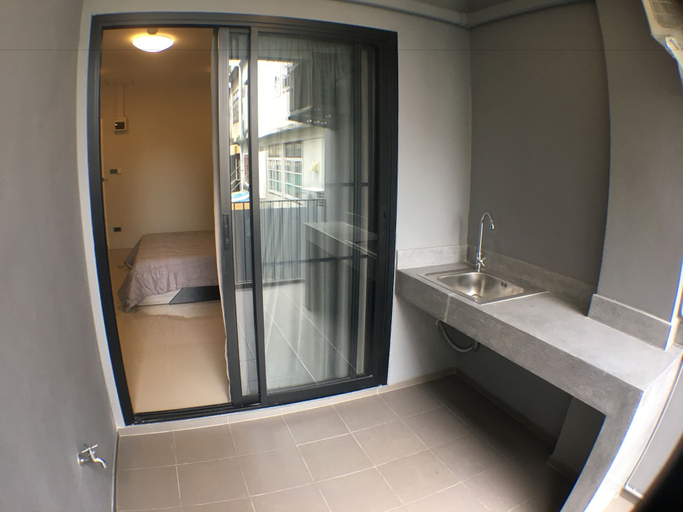 Bathroom 3, 28 Place, Phasi Charoen