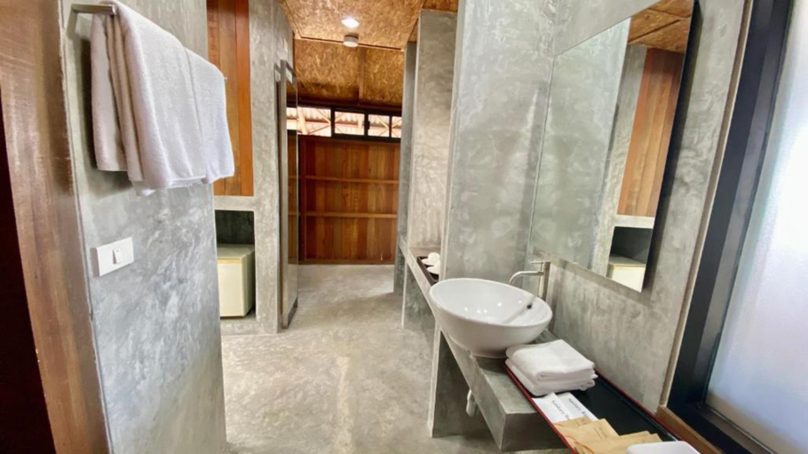 Bathroom 5, Tinidee Hideaway Tonsai Beach Krabi, Mueang Krabi