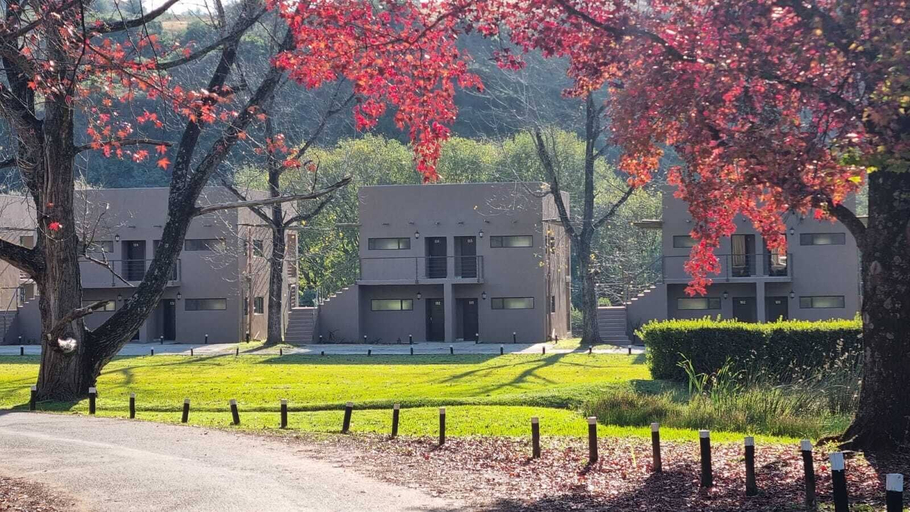Exterior & Views 2, Dragon Peaks Mountain Resort, Uthukela