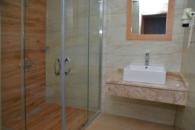 Bathroom 5, Tuntas Beach Hotel Altinkum, Didim