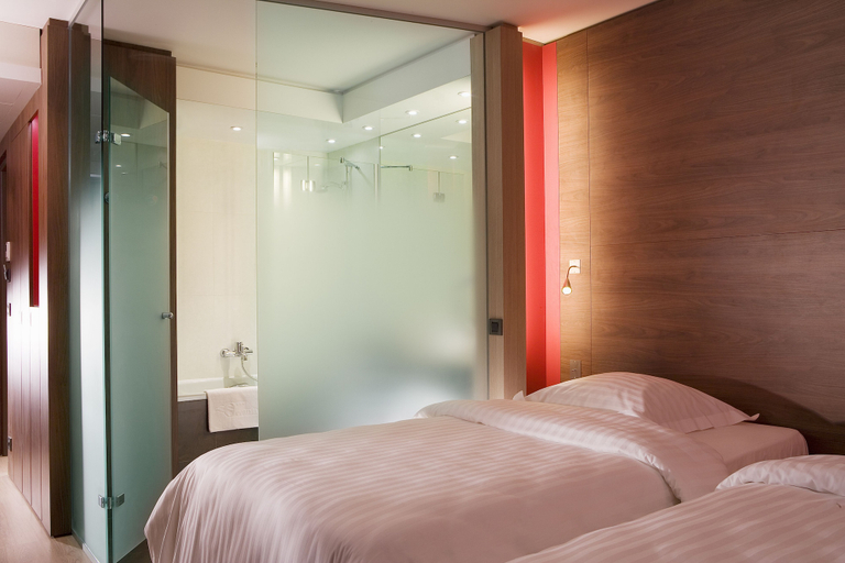 Bedroom 3, Hotel Oceania Saint Malo, Ille-et-Vilaine