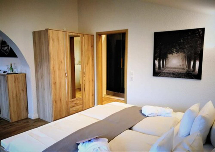 Bedroom 3, Ferienhotel Schwarzwälder Hof, Breisgau-Hochschwarzwald