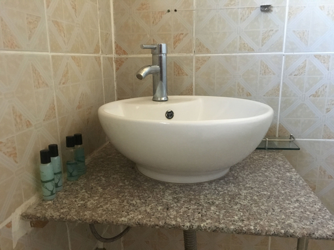 Bathroom 3, Boseja Guest House, Ngamiland East