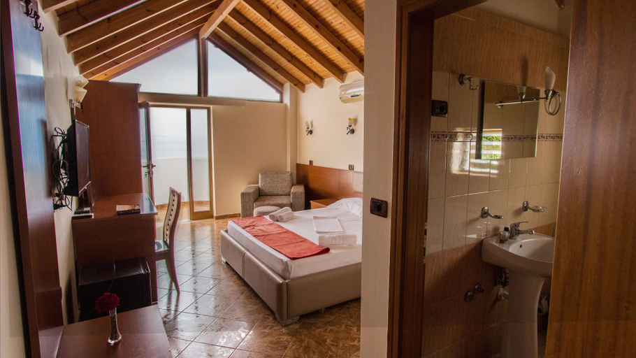 Bedroom 2, Paradise Lukova Hotel, Sarandës