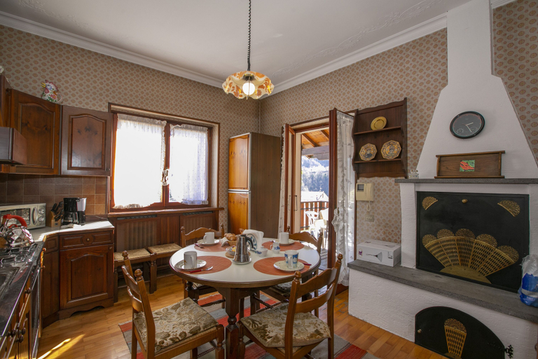 Others 5, Villa Dizzasco, Como