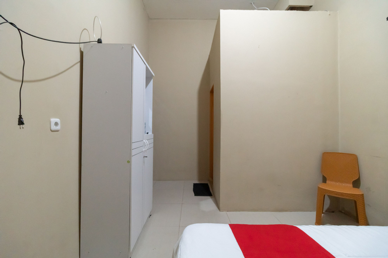 Bedroom 2, RedDoorz near Palembang Trade Center 4, Palembang