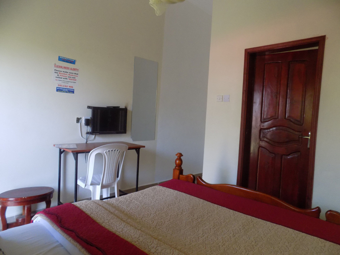 Bedroom 2, Deluxe Hotel - Ishaka, Igara