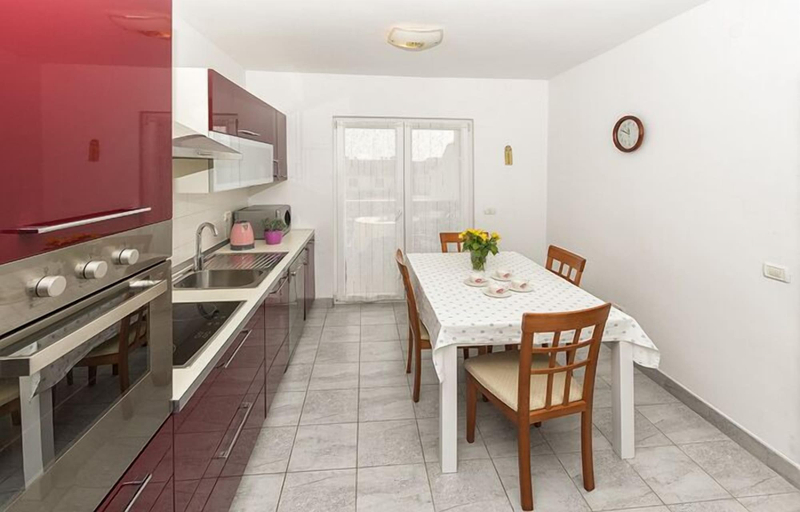 Others 4, Apartment 1366, Pula