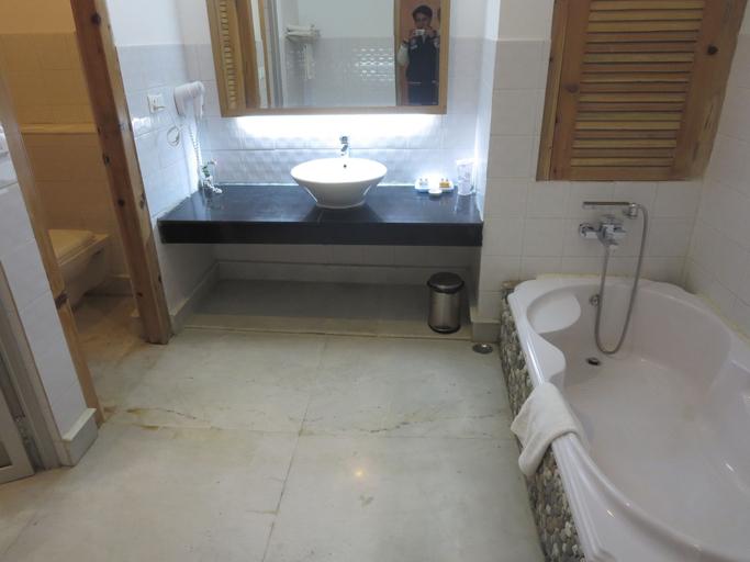 Bathroom 3, UDUMWARA RESORT, Lamgong