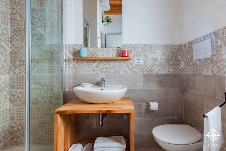 Bathroom 3, Beach Front Villas, Syracuse